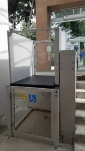 Plataforma elevatória de acessibilidade AC02