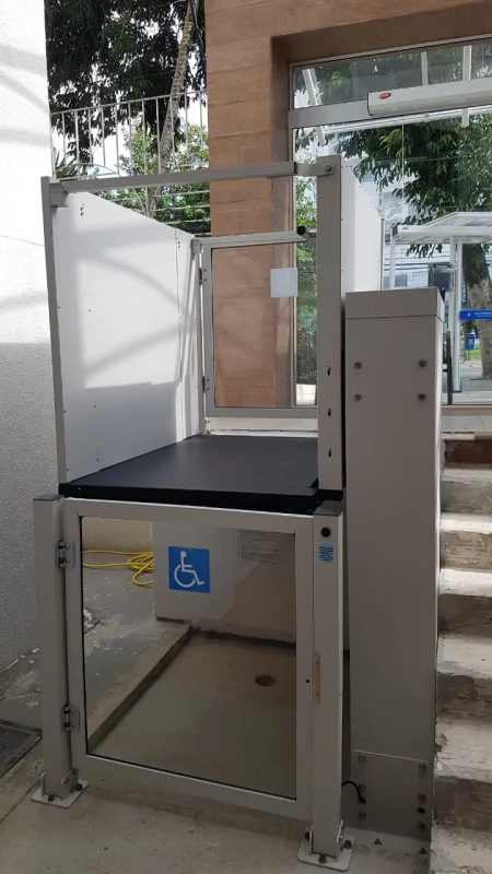 Plataforma elevatória de acessibilidade AC02