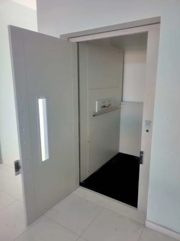 Plataforma elevatória AC08